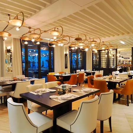 Hotel Camiral - The Leading Of The World