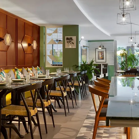 Hotel Camiral - The Leading Of The World