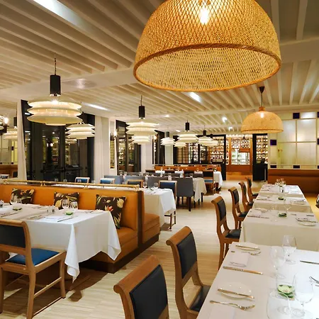Hotel Camiral - The Leading Of The World